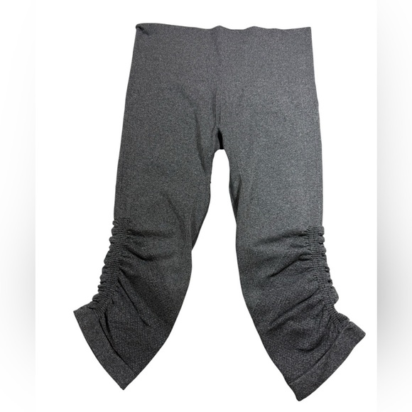 Bundle of 2 Cropped Leggings SzSm Black Gray Rouched Side Hem - Picture 7 of 14